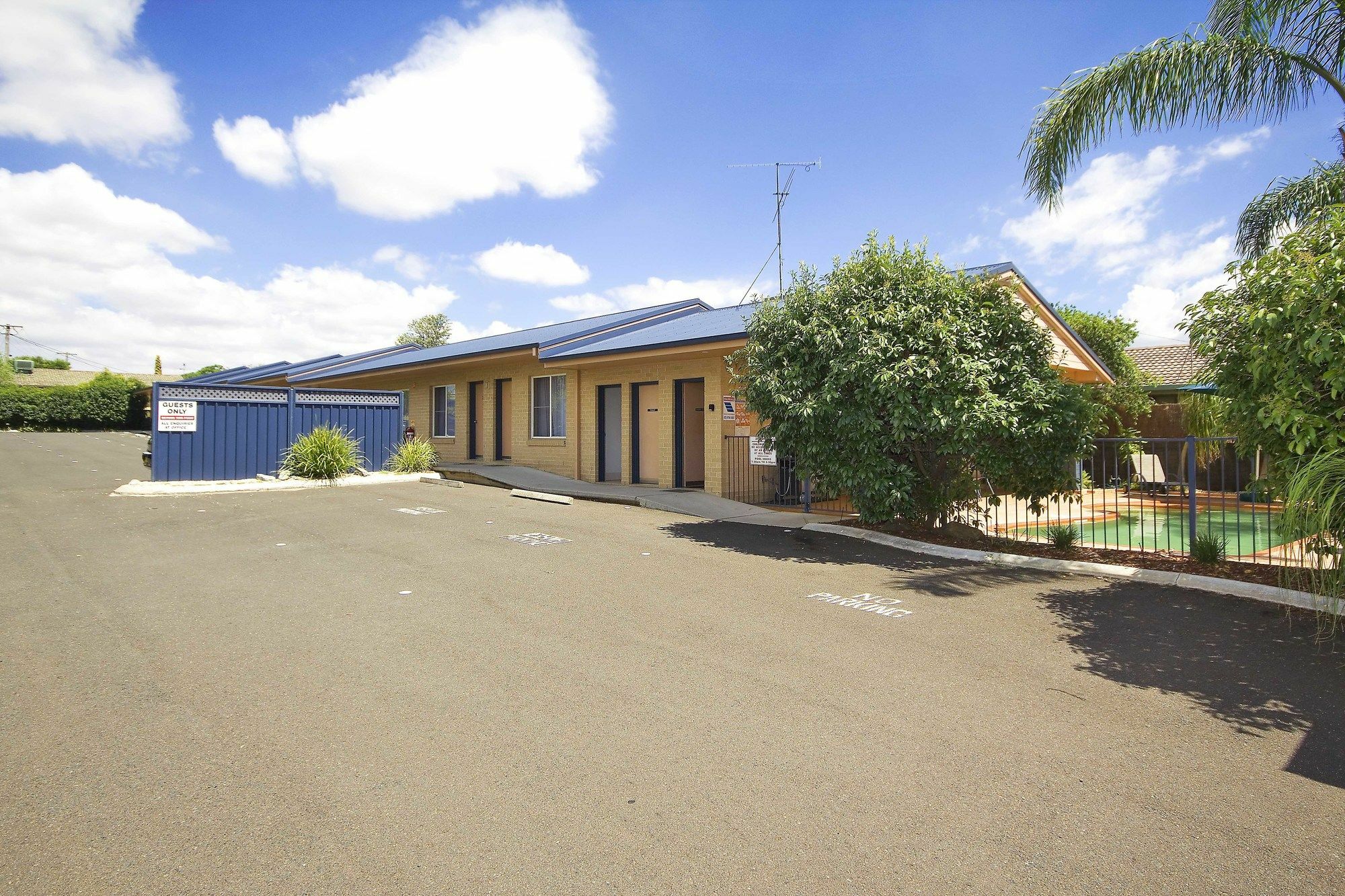 Edward Parry Motel And Apartments Tamworth Dış mekan fotoğraf